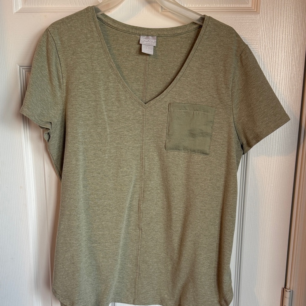 Chico’s Green V-Neck T-Shirt with Pocket